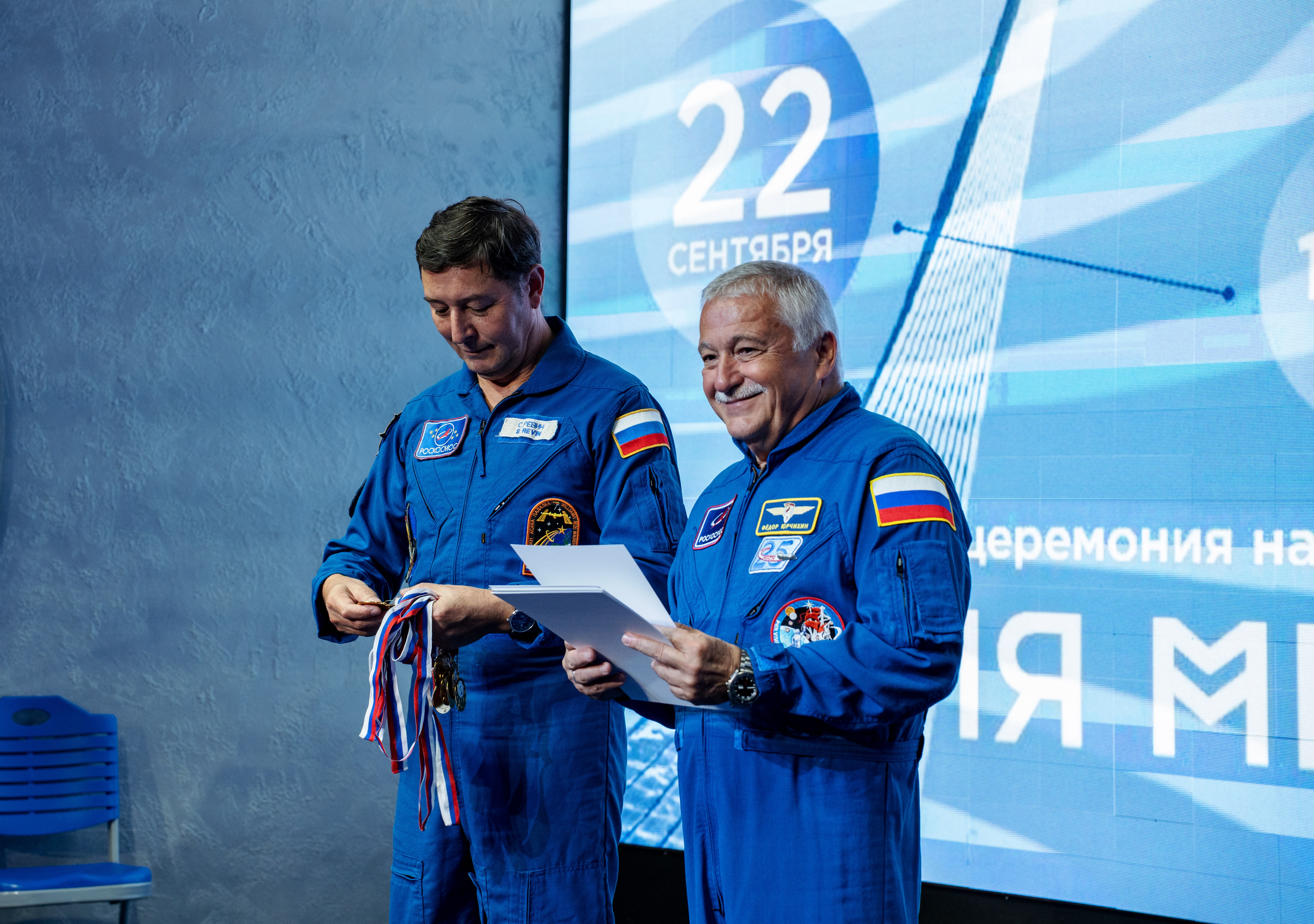 Герои России, космонавты Ф.Н. Юрчихин и С.Н. Ревин